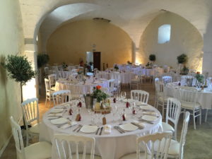 belle salle de mariage au domaine historique à Avignon